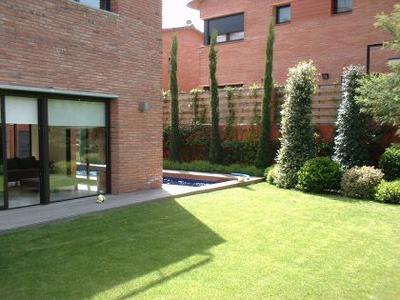 L'Ajuntament blinda jurídicament els pisos per a joves de Can Trabal i la carretera de Vallvidrera