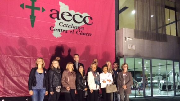 L'ajuntament es tenyeix de rosa per sumar-se a la lluita contra el càncer