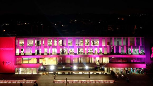 Sant Cugat il·luminarà l'ajuntament de rosa pel Dia del Càncer de Mama