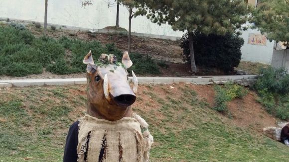 El Senglar Cultural crea un capgròs en forma de senglar per participar a les festes locals