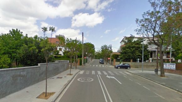 El carrer de Pere Serra queda tallat al trànsit per les obres d'asfaltat