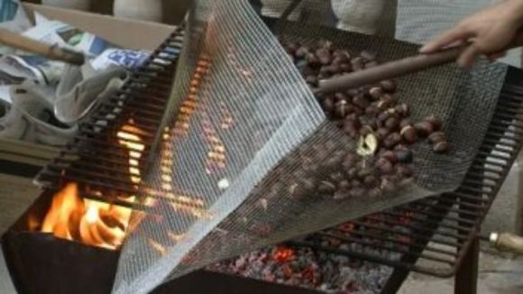 Vuit parades venen castanyes i moniatos a Sant Cugat