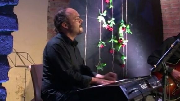 El ritme del Jazzenviu Sessions Quintet enlluerna el públic de la Plaça del Jazz