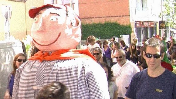 La Cercavila d'Escoles més multitudinària omple els carrers de gent i figures