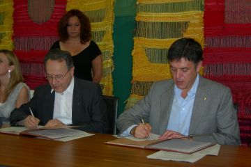 Alt: L'Ajuntament i la Parròquia segellen la cessió de la Llar d'Infants Nostra Senyora de Montserrat al consistori