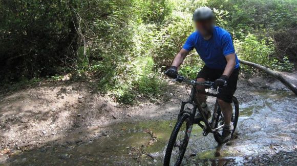 El Mussol demana a ciclistes i vianants que respectin la riera de Vallvidrera