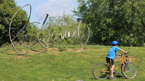 100 nens i les seves famílies celebren el 10è aniversari del ciclisme de l'OMET