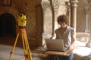 Alt: Finalitzat el plànol més precís del claustre del Monestir