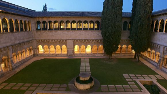 Una visita al Claustre del Monestir inicia la 3a edició del cicle 'Nits a Sant Cugat'