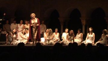 Alt: Uns 50 infants han participat en el joc de pistes 'L'aventura del Monestir'