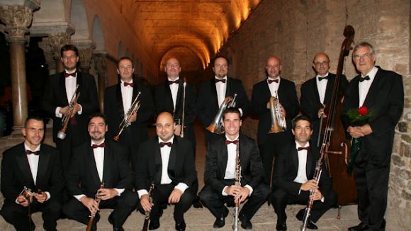 Alt: La Cobla Jovenívola de Sabadell repeteix a les Nits de Música al Claustre