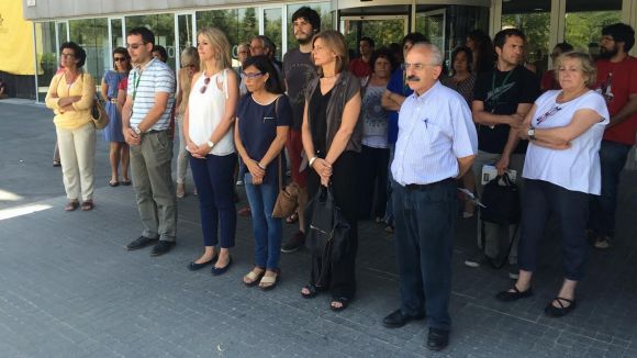 Concentració a l'ajuntament per condemnar els atemptats a Bangladesh i Bagdad