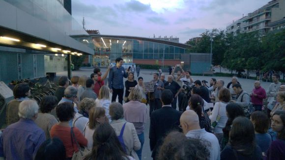 Un centenar de persones es concentra per donar suport als refugiats de guerra