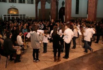 Alt: El concert de Nadal de l'Escola de Música de Valldoreix omple l'església de l'Assumpció