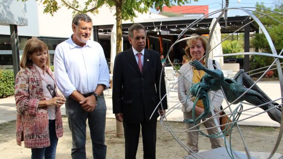 El cònsul de Mèxic a Barcelona visita la Biennal d'Escultura de Valldoreix