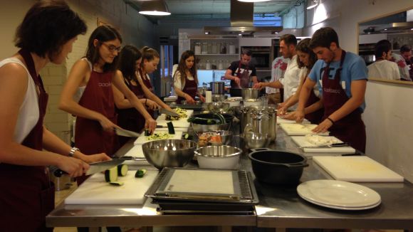 Alt: Els tallers de cuina de Cookiteca i Cugat.cat ja tenen el primer vídeo resum
