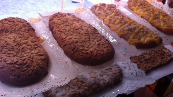 Alt: El pont de Sant Joan afecta la venda de coques