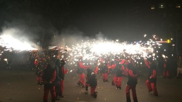 25 colles de diables incendien Sant Cugat amb un correfoc explosiu