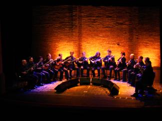 Més de 125 santcugatencs gaudeixen del repertori de The League of the Crafty Guitarists al Teatre la Unió