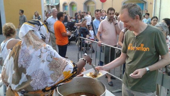 El cuscús solidari de Festa Major té lloc avui a la plaça de Barcelona