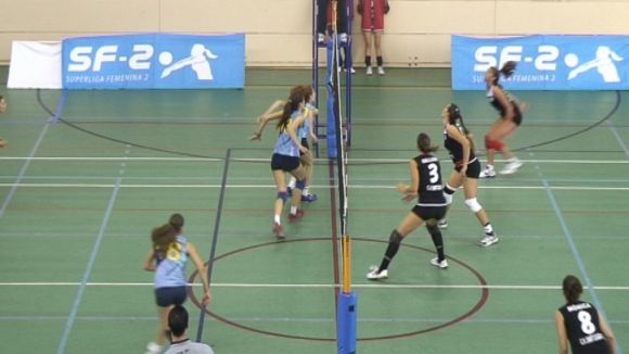 Alt: El Volei Sant Cugat pateix, però s'emporta el triomf davant l'Alcobendas
