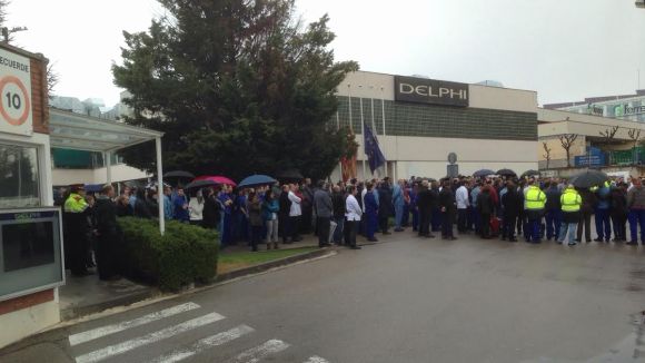 Els treballadors de Delphi surten avui al carrer per dir 'no' al tancament de la planta de Sant Cugat