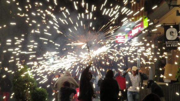 Alt: Sant Cugat crema més que mai amb el primer correfoc de doble recorregut