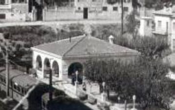 1925: S'inaugura la parada dels ferrocarrils a la Floresta