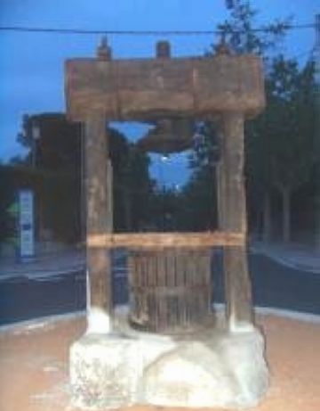 2004: Inauguració de la plaça Mas Roig a Valldoreix