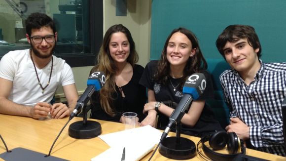 Els joves d'El Núvol' es preparen per a la Diada de Sant Jordi