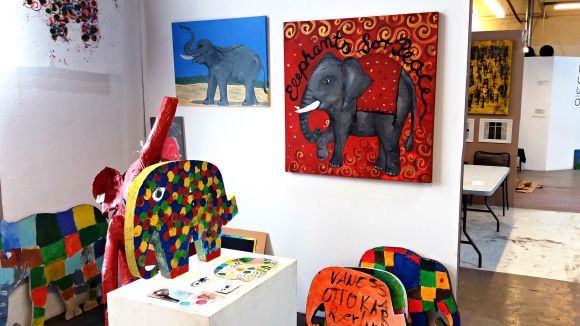 Elefants per la Pau arriba a Sant Cugat per reivindicar la defensa d'un món pacífic