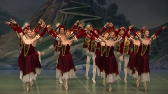 El Sant Petersburg Festival Ballet omple el Teatre-Auditori amb la representació d''El llac dels cignes'