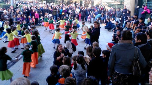 L'Esbart i l'EMTSC surten el carrer en la primera Ballada de Nadal conjunta