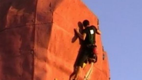 La 1a prova de la Lliga de Bloc s'imposa a la pluja i arriba als 54 escaladors