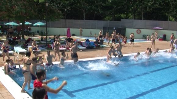 La piscina del Parc Central es mulla un any més per l'esclerosi múltiple