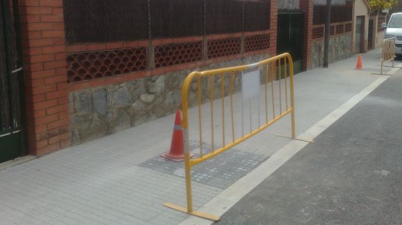 Alt: Urbanització del carrer de Pirineus