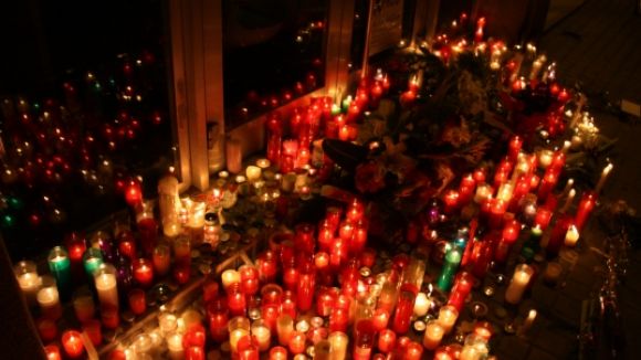 Cinc minuts d'aturada a les escoles per l'agressió mortal a l'institut Joan Fuster