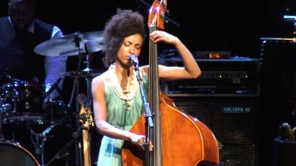 L'Esperanza Spalding més virtuosa i sensual sedueix el Teatre-Auditori
