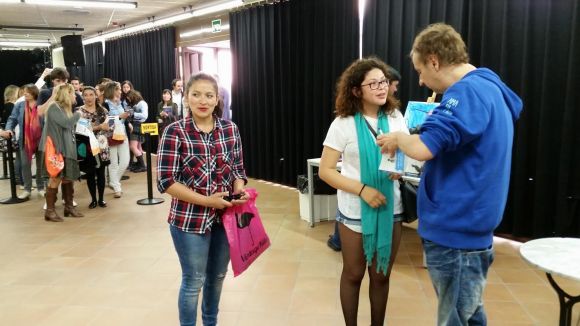 Albert Espinosa signa exemplars del seu darrer llibre a Sant Cugat