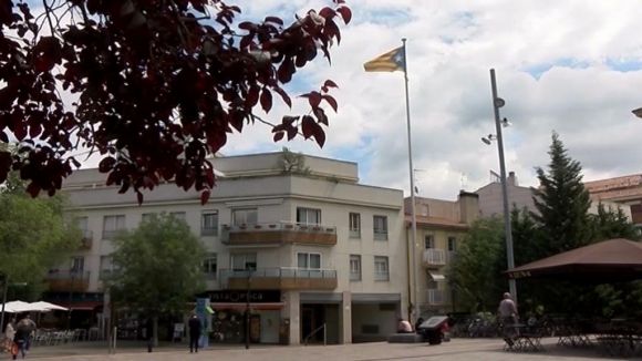 El jutjat contenciós administratiu 2 de Barcelona ordena a l'Ajuntament retirar l'estelada de la plaça de Lluís Millet