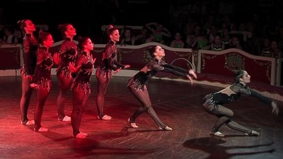 El Raluy s'omple per veure la coreografia del Muntanyenc per al Mundial d'estètica