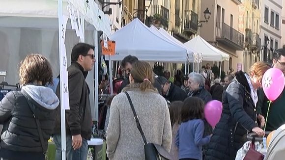 L'Estocs a Fora torna a omplir els carrers de comerços i compradors per liquidar les rebaixes d'hivern