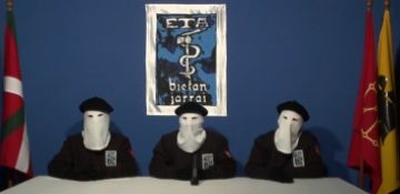 Alt: Els partits celebren la fi de la lluita armada i recorden les víctimes d'ETA