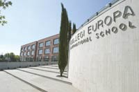 Alt: L'equip de govern rectifica i no limitarà, per ara, l'aparcament a l'entorn del col·legi Europa