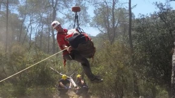 Evacuen en estat greu un ciclista accidentat al camí de Can Borrell