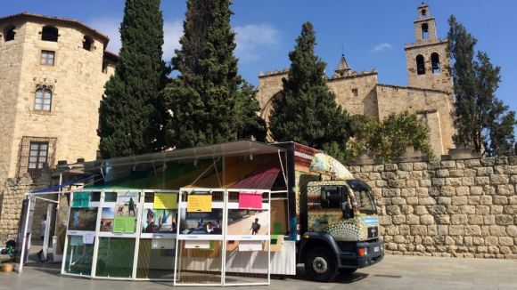 L'exposició 'Mujeres: la fuerza del cambio en la India' fa parada a la plaça d'Octavià fins diumenge