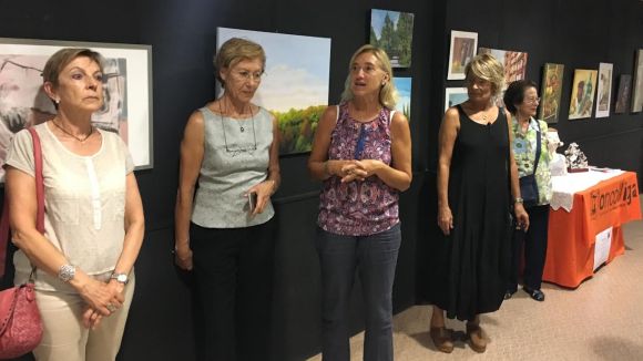 Oncolliga exposa una quarantena d'obres de Firarat a la Casa de Cultura per recollir fons