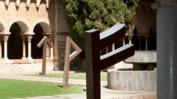 Visita comentada avui a la mostra 'Les tres dimensions de les runes'