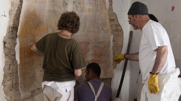 El Centre de Restauració retorna una pintura mural barroca i un plafó ceràmic