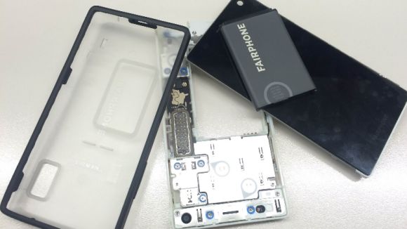 L'Ajuntament adquireix 10 de telèfons mòbils intel·ligents de comerç just